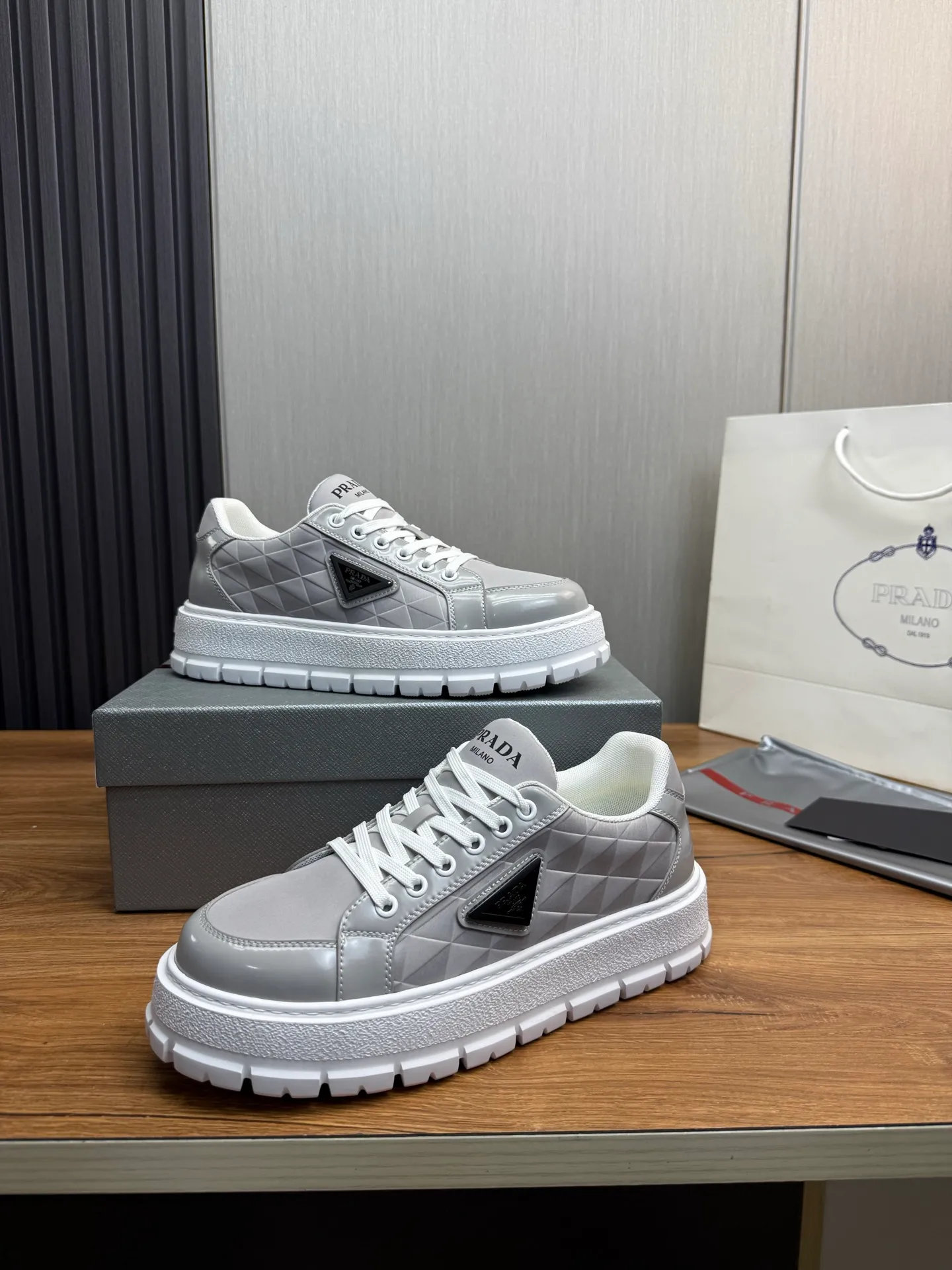 Men's shoes 💰580💰 [PRADA] Autumn and winter hot men's shoes shipped 👏Official website synchronized ⬆️Original fly-woven cowhide fabric + cowhide lining, 1⃣️:1⃣️reproduction, original sole, 38-45 (45. Customized, non-refundable)